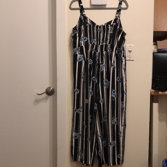 Torrid size 2 jumpsuit - Picture 4 of 7